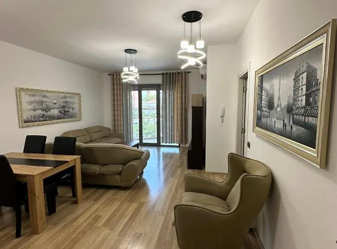 2Bd Lake Escape - Home