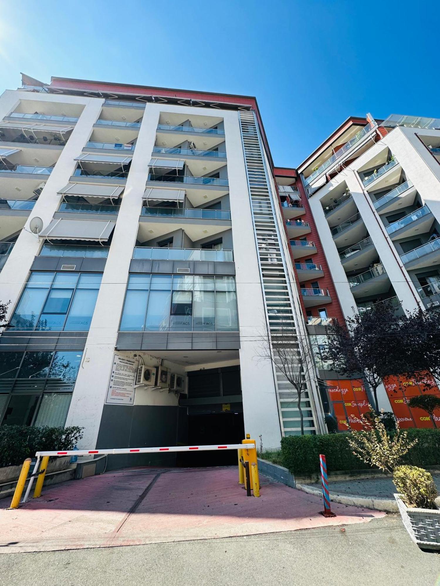 2bd Lake Escape - Tirana
