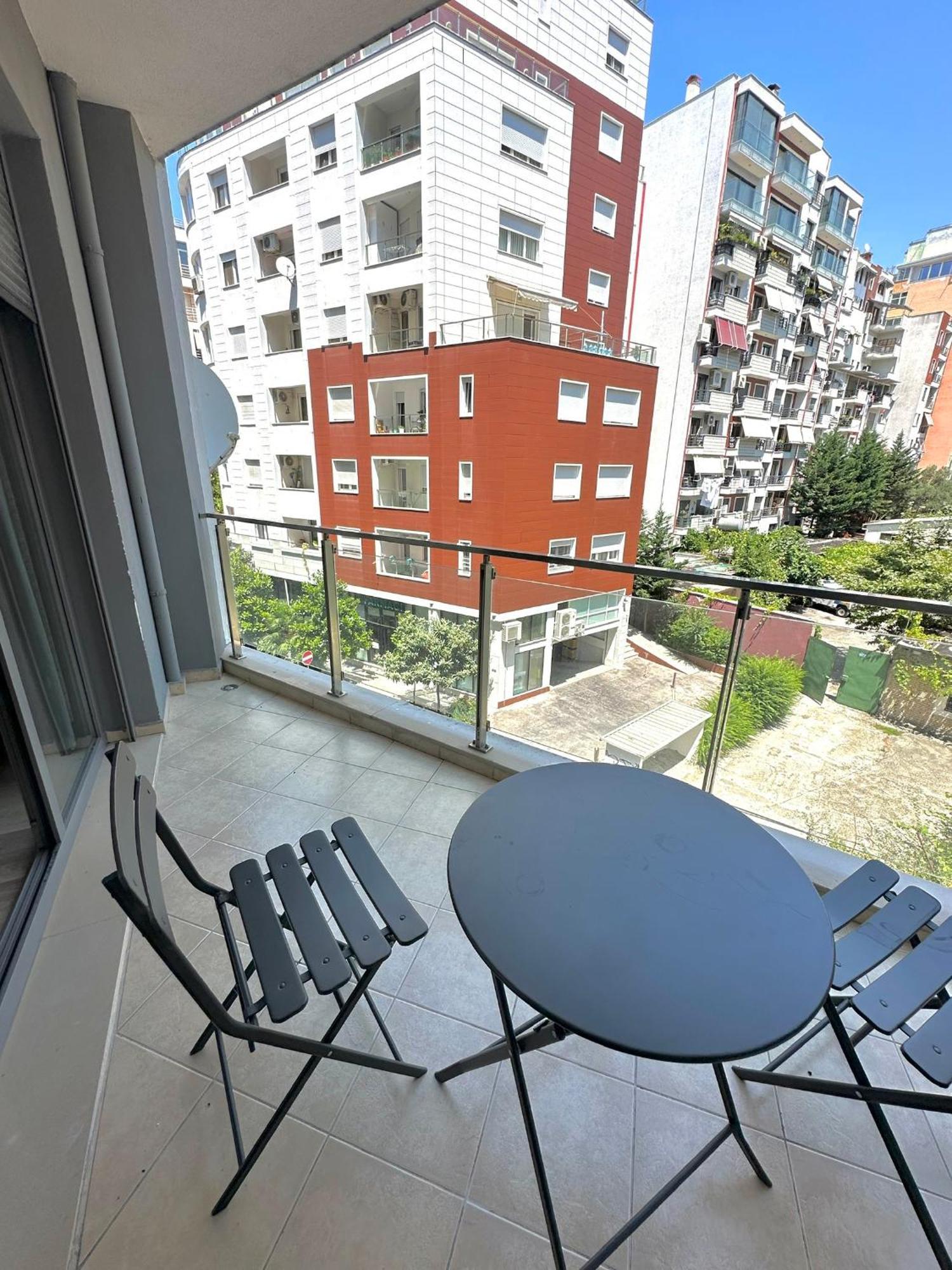 2bd Lake Escape -